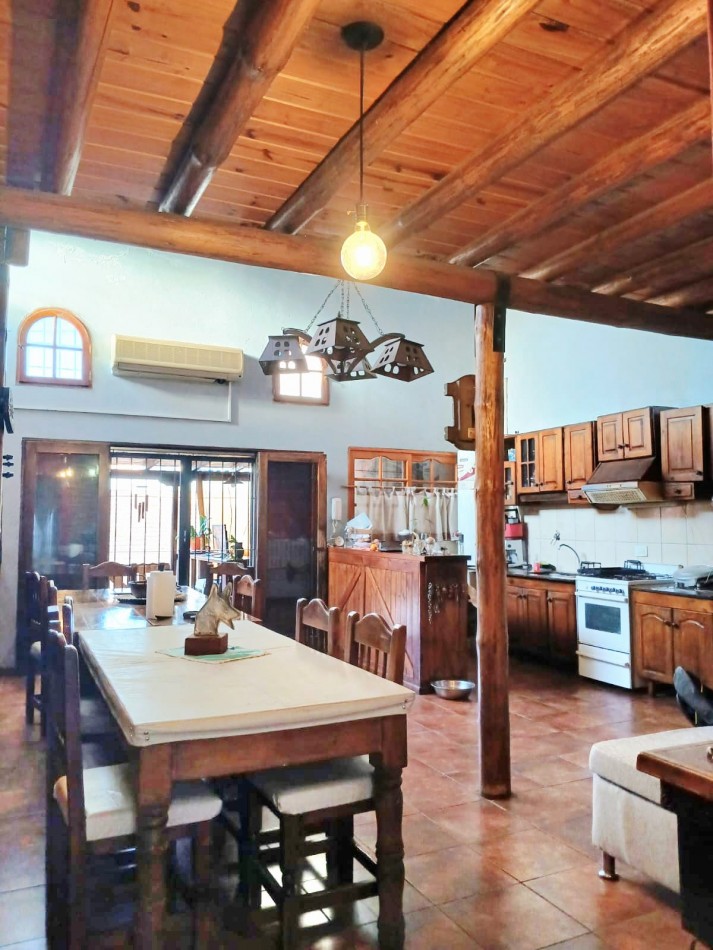 CASA EN VENTA 4 DORMITORIOS EN DORREGO GUAYMALLEN