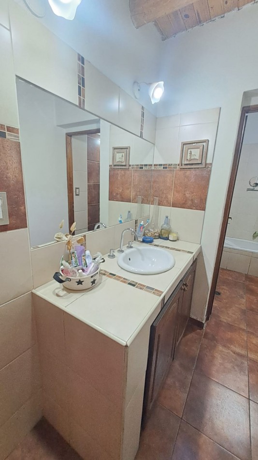 CASA EN VENTA 4 DORMITORIOS EN DORREGO GUAYMALLEN