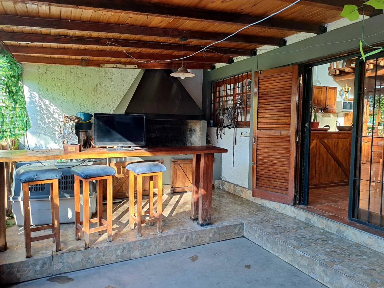 CASA EN VENTA 4 DORMITORIOS EN DORREGO GUAYMALLEN