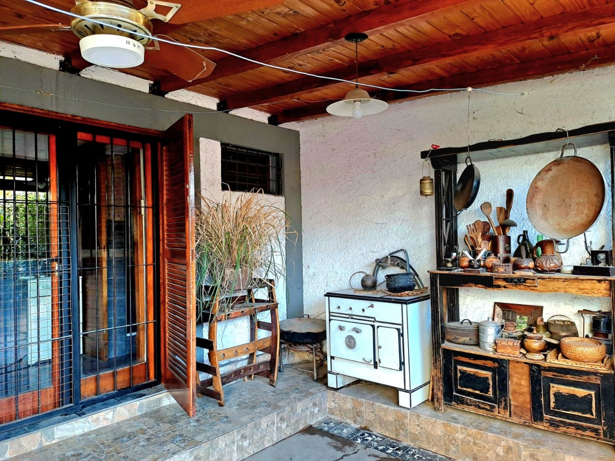 CASA EN VENTA 4 DORMITORIOS EN DORREGO GUAYMALLEN