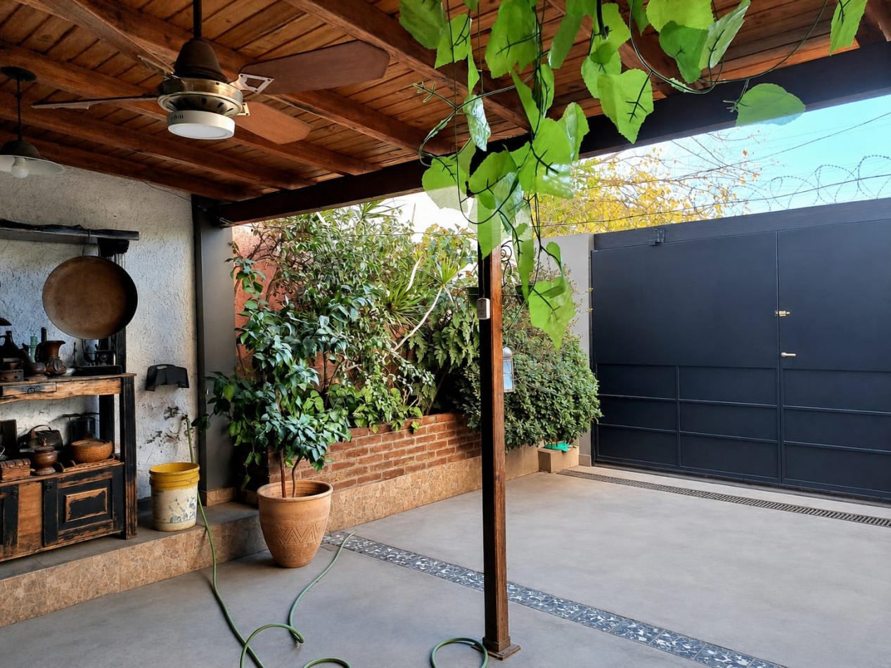 CASA EN VENTA 4 DORMITORIOS EN DORREGO GUAYMALLEN