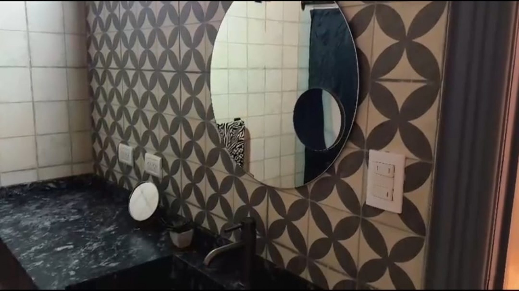 Casa en venta 3 dormitorios, cochera y patio - Sexta Seccion, Ciudad de Mendoza