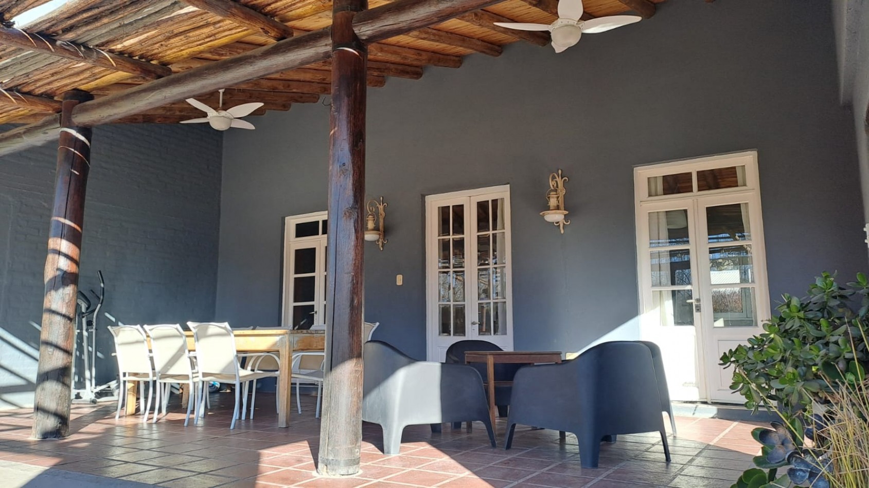 CASA EN VENTA EN EL COMPLEJO LOS LIRIOS GUAYMALLEN