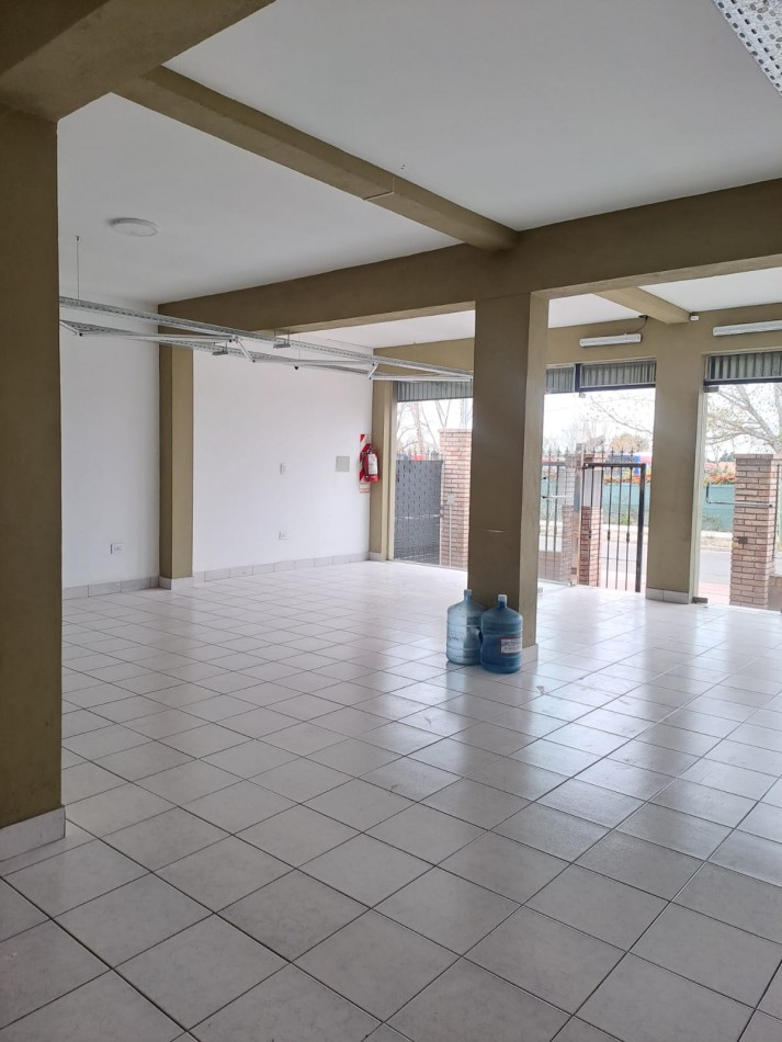 Local comercial en alquiler 100 m² en Vistalba - a metros de Roque Saenz Peña | Gran frente vidriado