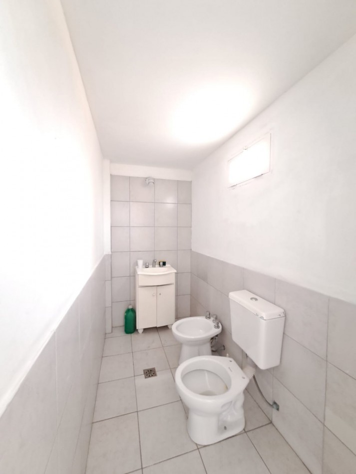 Local comercial en alquiler 100 m² en Vistalba - a metros de Roque Saenz Peña | Gran frente vidriado