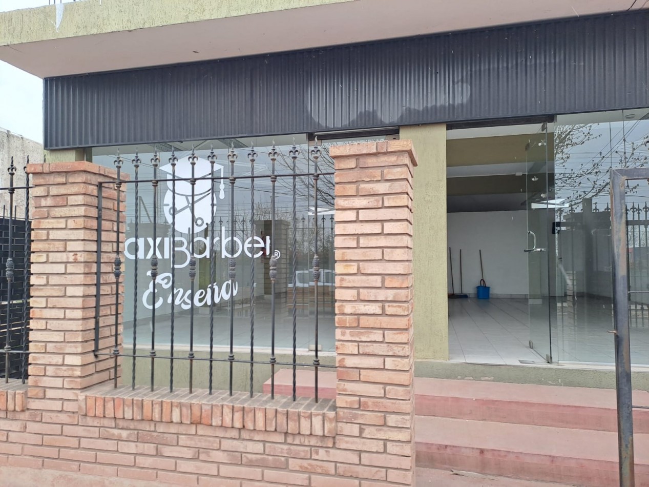 Local comercial en alquiler 100 m² en Vistalba - a metros de Roque Saenz Peña | Gran frente vidriado