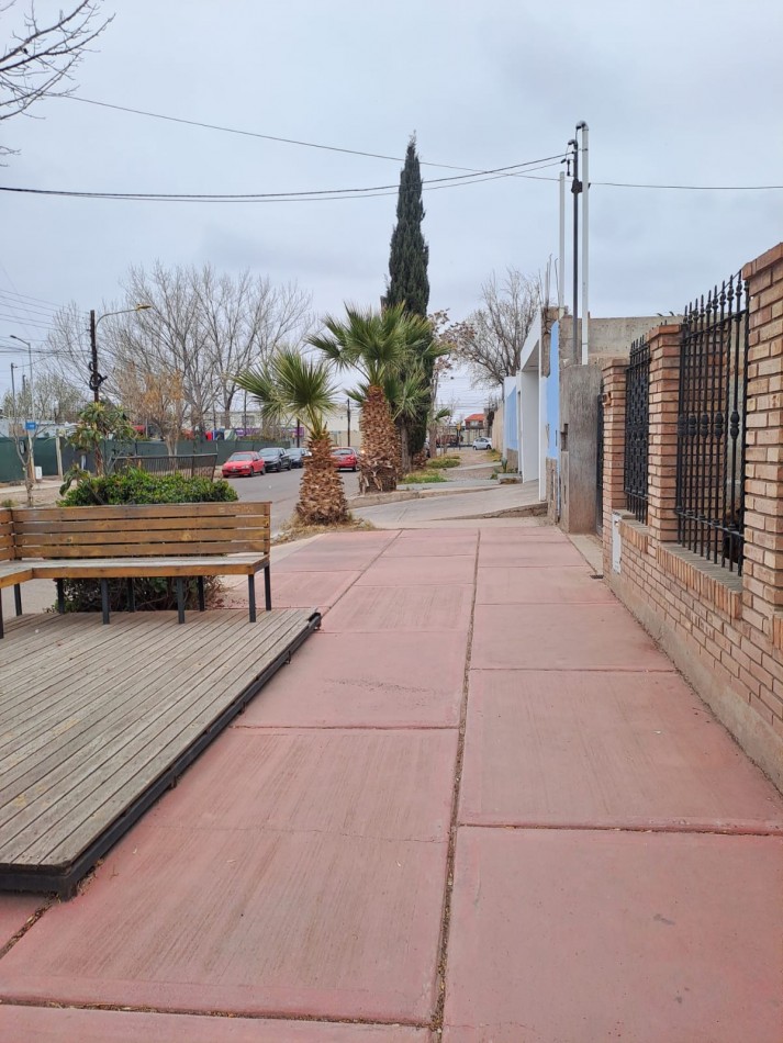 Local comercial en alquiler 100 m² en Vistalba - a metros de Roque Saenz Peña | Gran frente vidriado