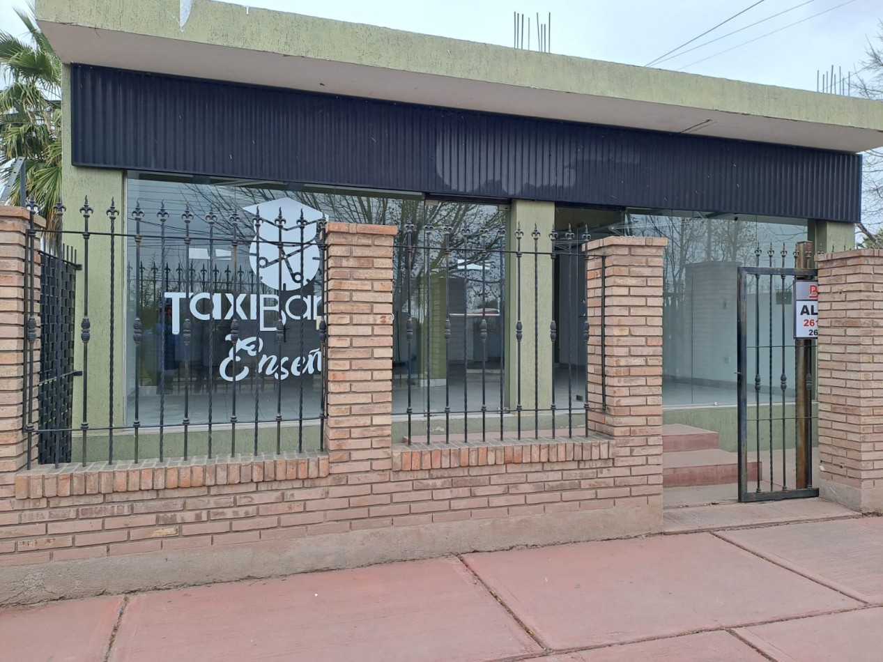 Local comercial en alquiler 100 m² en Vistalba - a metros de Roque Saenz Peña | Gran frente vidriado