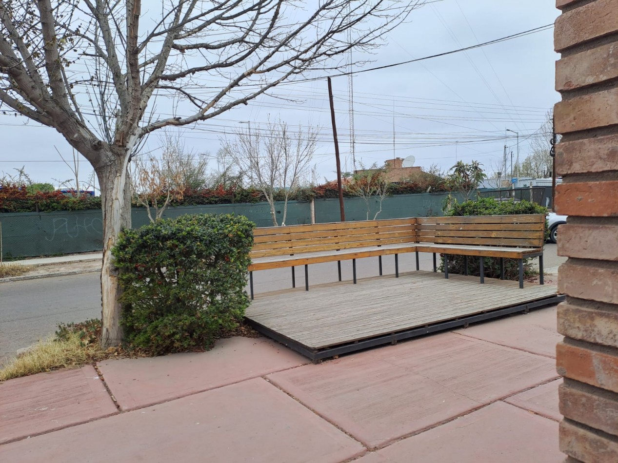 Local comercial en alquiler 100 m² en Vistalba - a metros de Roque Saenz Peña | Gran frente vidriado