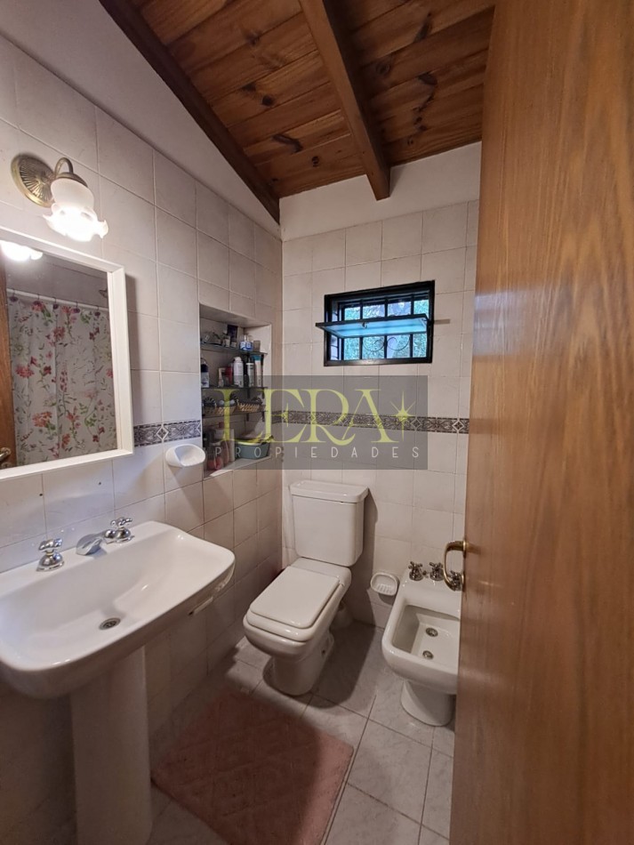 CASA EN VENTA CON 3 DORMITORIOS Y PISCINA EN LA SEXTA SECCION CIUDAD DE MENDOZA