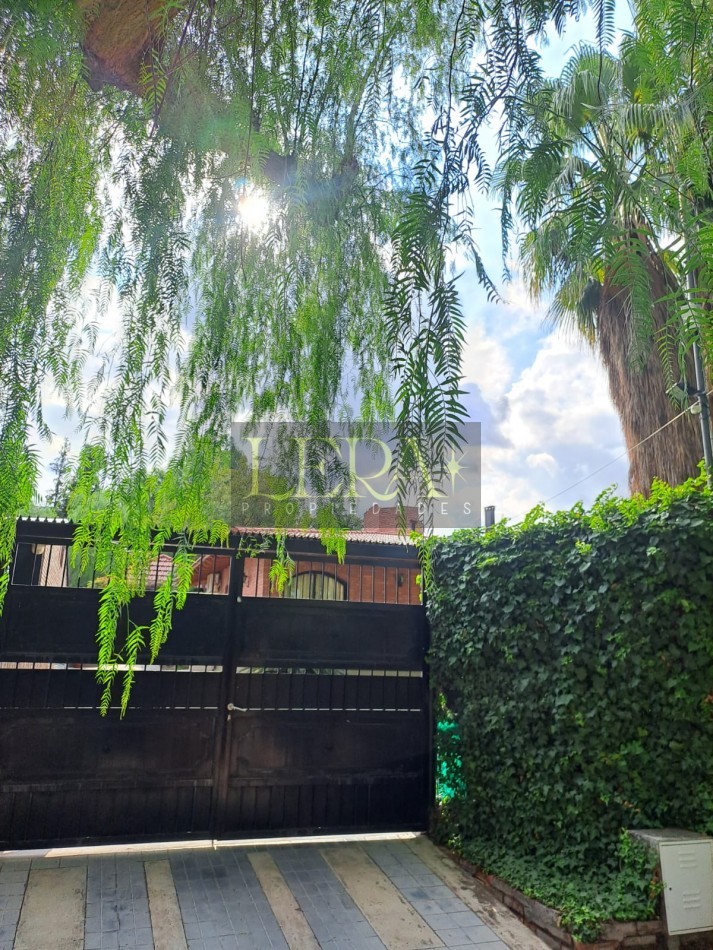 CASA EN VENTA CON 3 DORMITORIOS Y PISCINA EN LA SEXTA SECCION CIUDAD DE MENDOZA