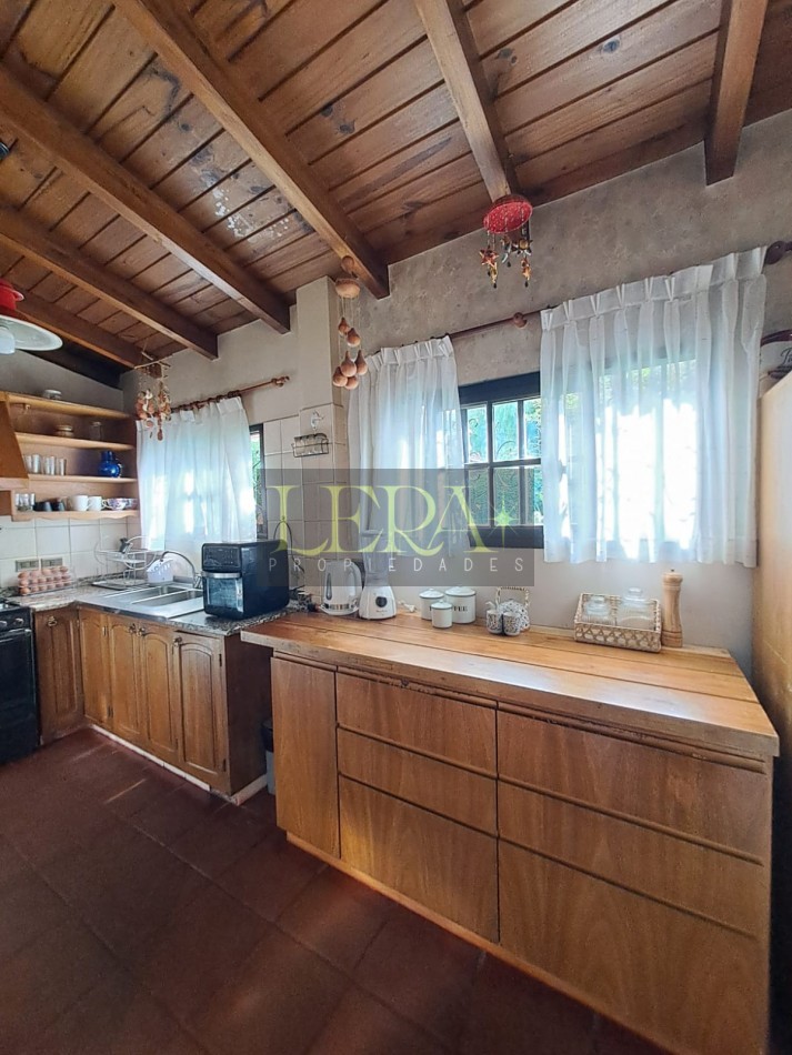 CASA EN VENTA CON 3 DORMITORIOS Y PISCINA EN LA SEXTA SECCION CIUDAD DE MENDOZA