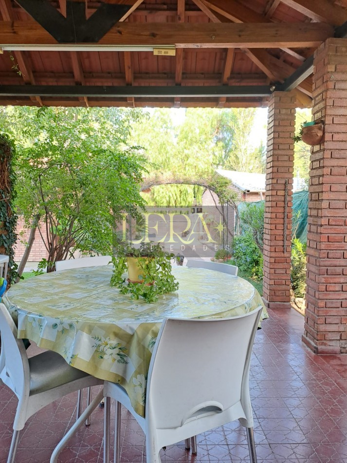 CASA EN VENTA CON 3 DORMITORIOS Y PISCINA EN LA SEXTA SECCION CIUDAD DE MENDOZA