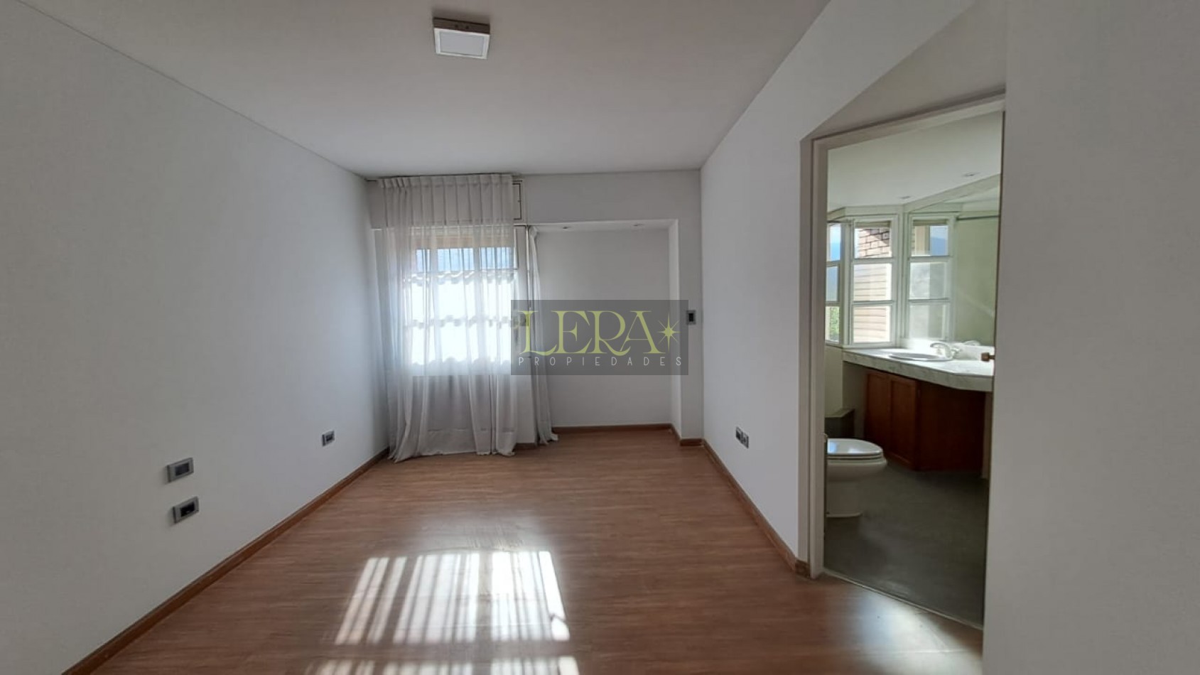Departamento semipiso en alquiler sobre Av. Emilio Civit Ciudad de Mendoza