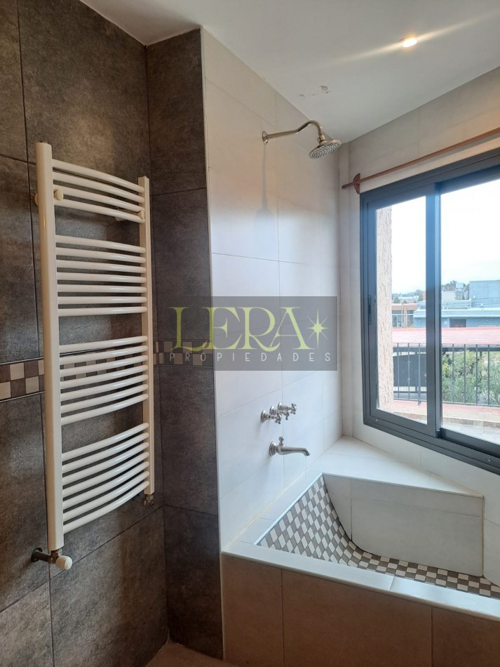 Casa de Categoria en Alquiler - Barrio Privado Cina Cina Norte - Guaymallen