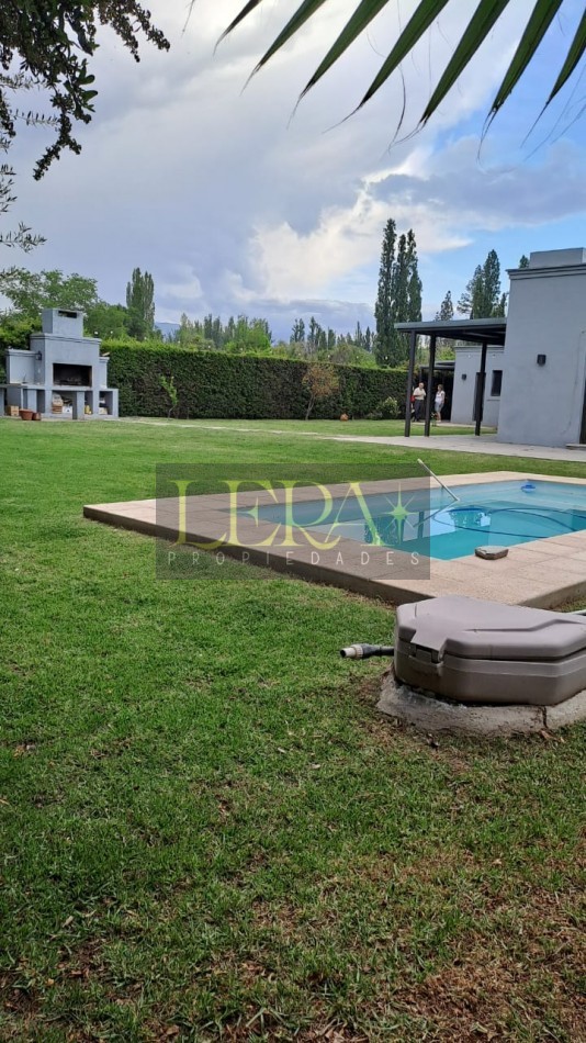 Casa en Venta con 4 Dorm. en Chacras de Coria