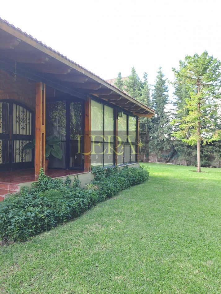 CASA EN VENTA CON 3 DORMITORIOS Y PISCINA EN LA SEXTA SECCION CIUDAD DE MENDOZA