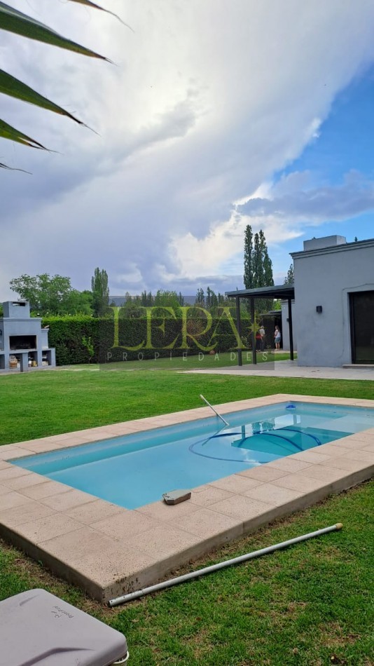 Casa en Venta con 4 Dorm. en Chacras de Coria