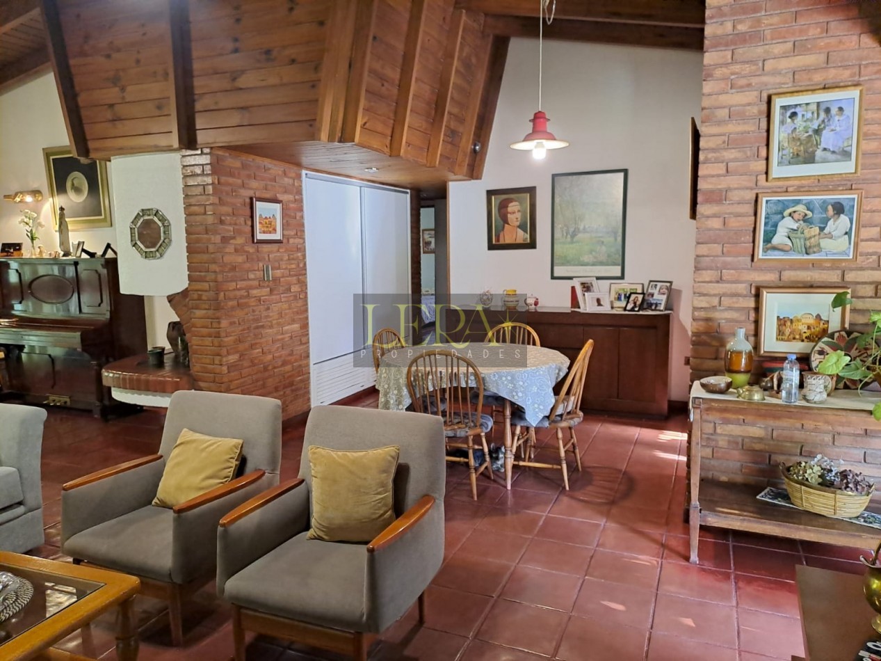 CASA EN VENTA CON 3 DORMITORIOS Y PISCINA EN LA SEXTA SECCION CIUDAD DE MENDOZA