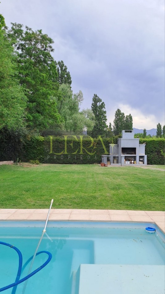 Casa en Venta con 4 Dorm. en Chacras de Coria