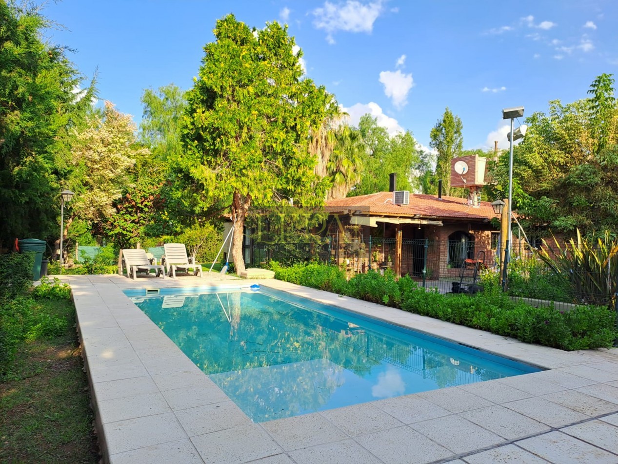 CASA EN VENTA CON 3 DORMITORIOS Y PISCINA EN LA SEXTA SECCION CIUDAD DE MENDOZA