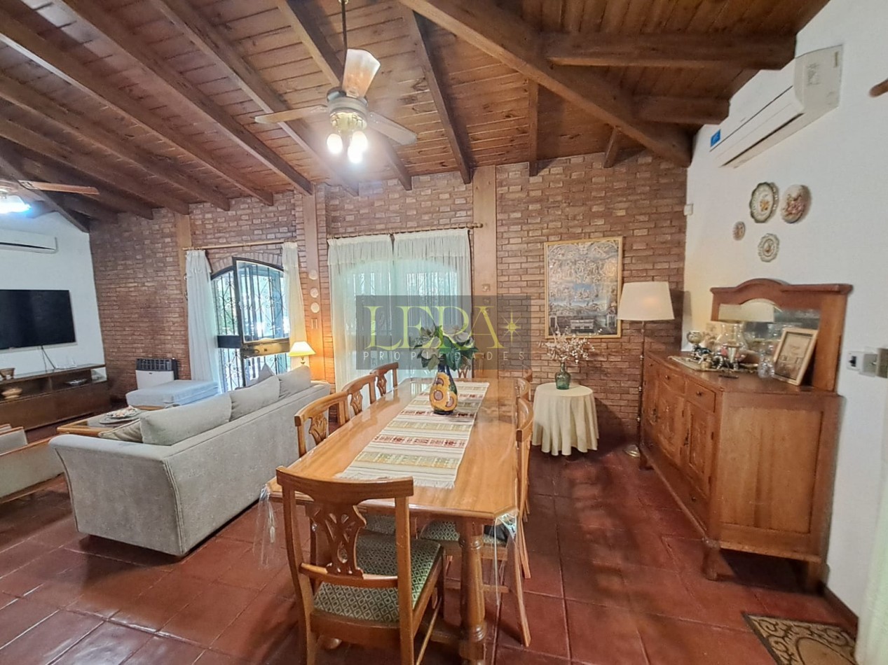 CASA EN VENTA CON 3 DORMITORIOS Y PISCINA EN LA SEXTA SECCION CIUDAD DE MENDOZA