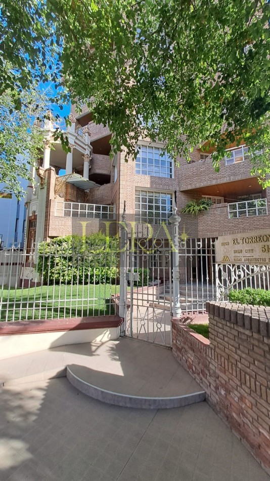 Departamento semipiso en alquiler sobre Av. Emilio Civit Ciudad de Mendoza
