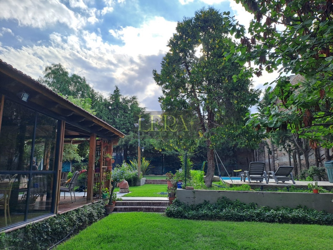 CASA EN VENTA CON 3 DORMITORIOS Y PISCINA EN LA SEXTA SECCION CIUDAD DE MENDOZA