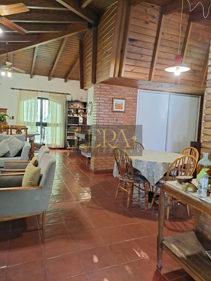 CASA EN VENTA CON 3 DORMITORIOS Y PISCINA EN LA SEXTA SECCION CIUDAD DE MENDOZA