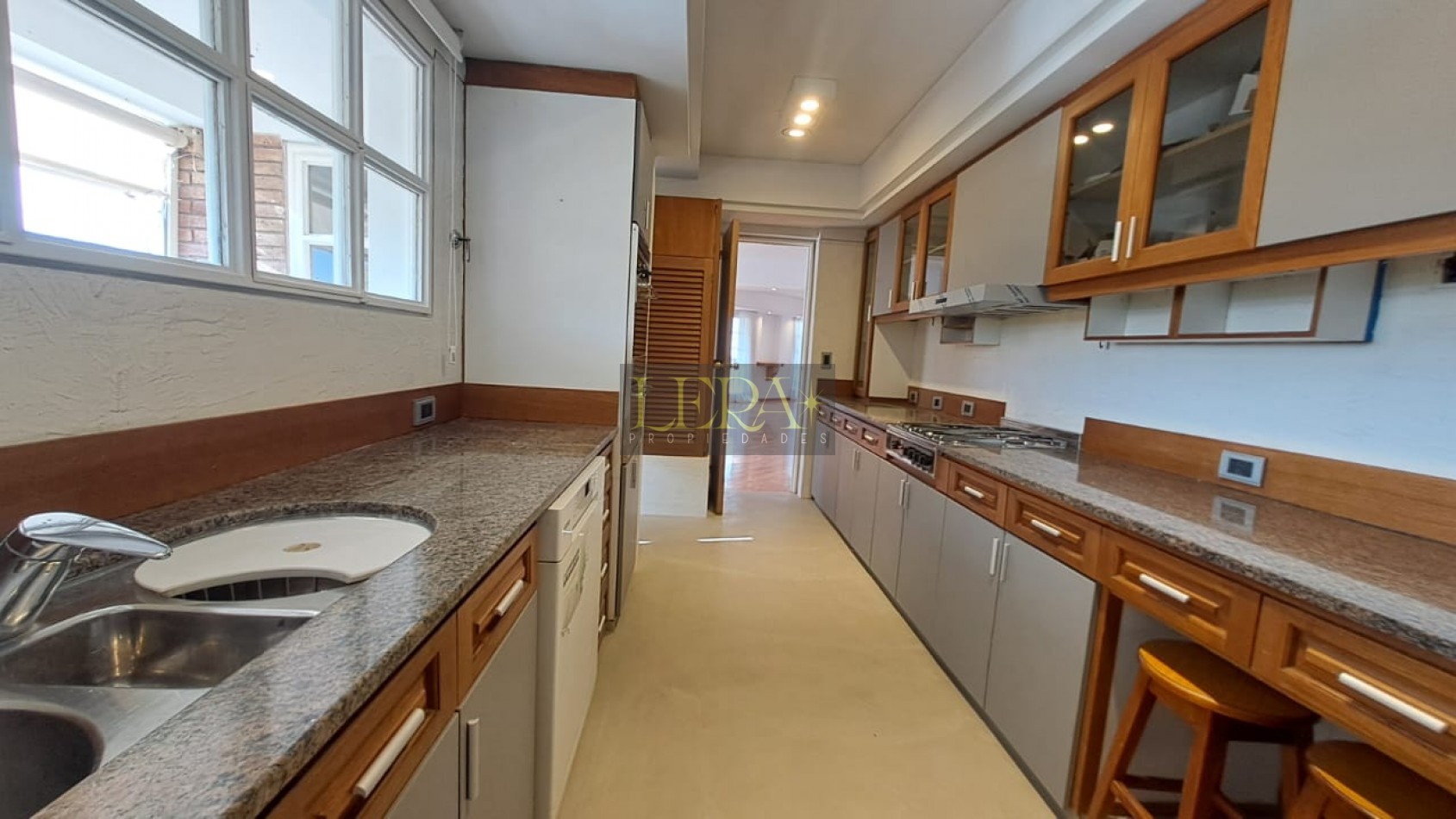 Departamento semipiso en alquiler sobre Av. Emilio Civit Ciudad de Mendoza
