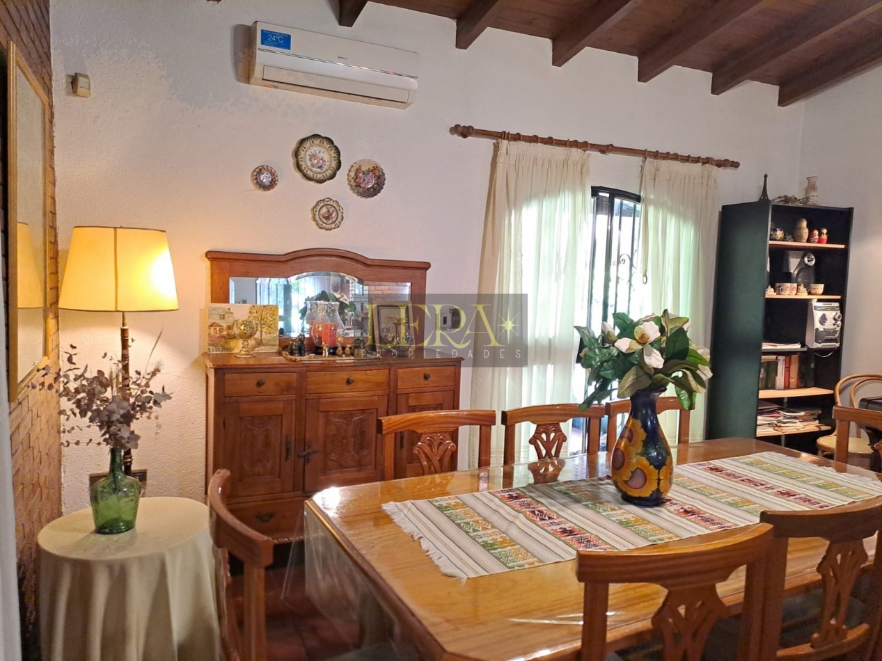 CASA EN VENTA CON 3 DORMITORIOS Y PISCINA EN LA SEXTA SECCION CIUDAD DE MENDOZA
