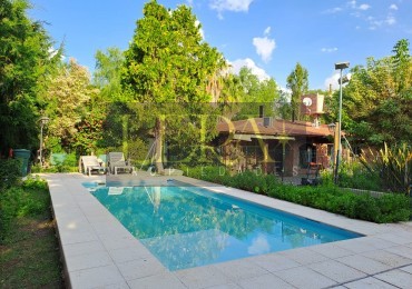 CASA EN VENTA CON 3 DORMITORIOS Y PISCINA EN LA SEXTA SECCION CIUDAD DE MENDOZA